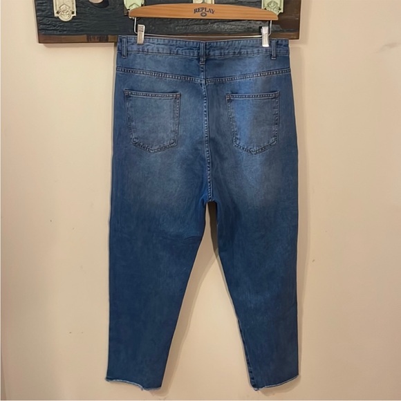 Boohoo Ripped Distressed High Waist Mom Jean Size 14 - Picture 11 of 16